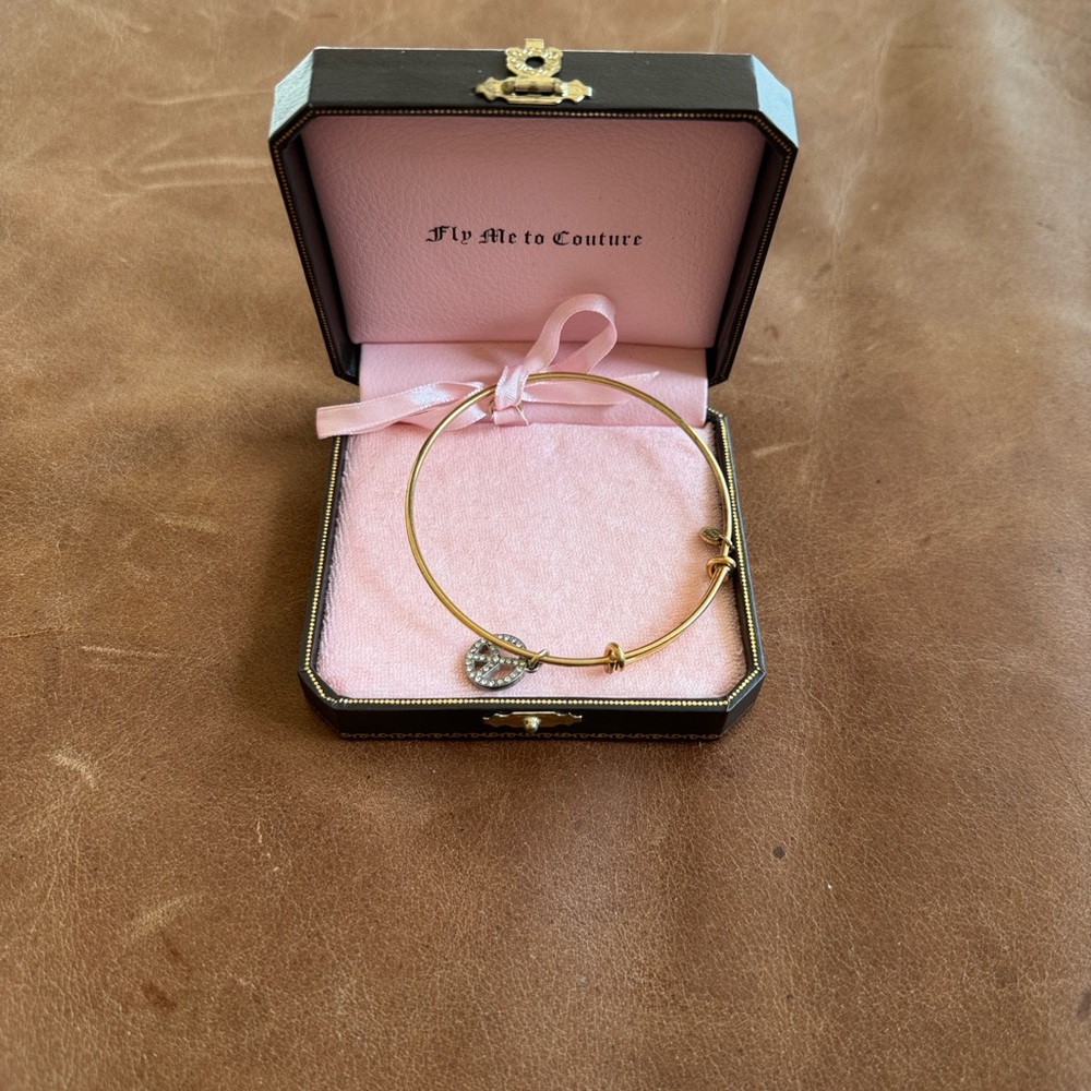 Juicy Couture Elegant Black and Gold Jewelry Case